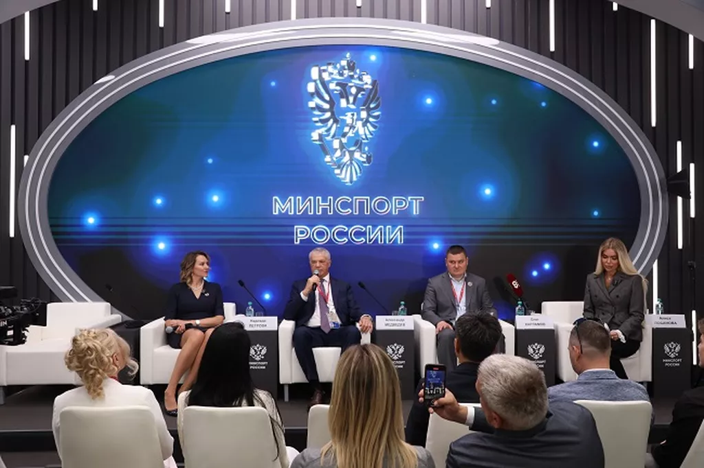 На ПМЭФ’25 состоялась сессия «50 лет российскому теннису: смена поколений и взгляд в будущее»