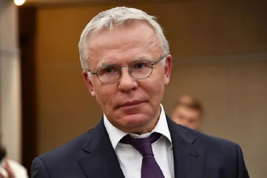 Фетисов считает, что сборная России должна возвращаться на международную арену только с флагом и гимном