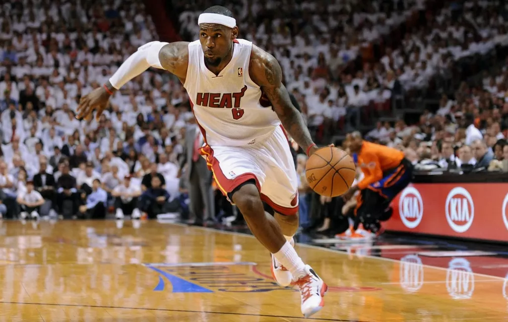 Совершение больше 2 шагов после остановки дриблинга — нарушение