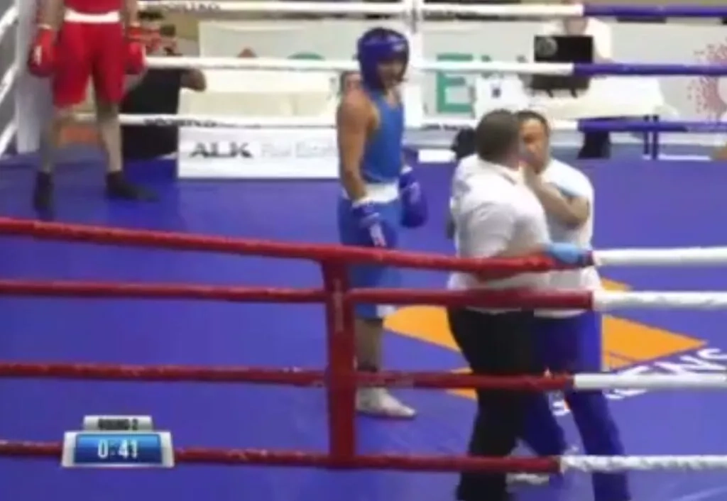 Тренер боксера напал на судью во время чемпионата Европы по боксу