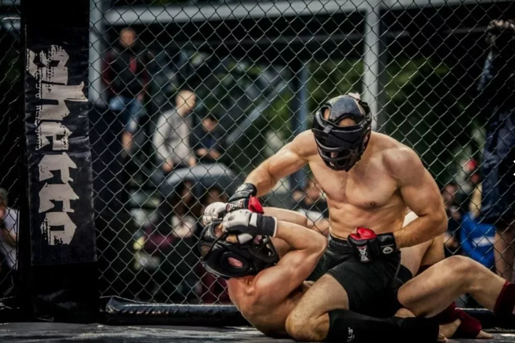 Шлем закрытого типа