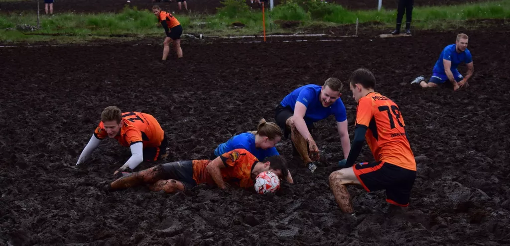 Матч чемпионата мира по болотному футболу