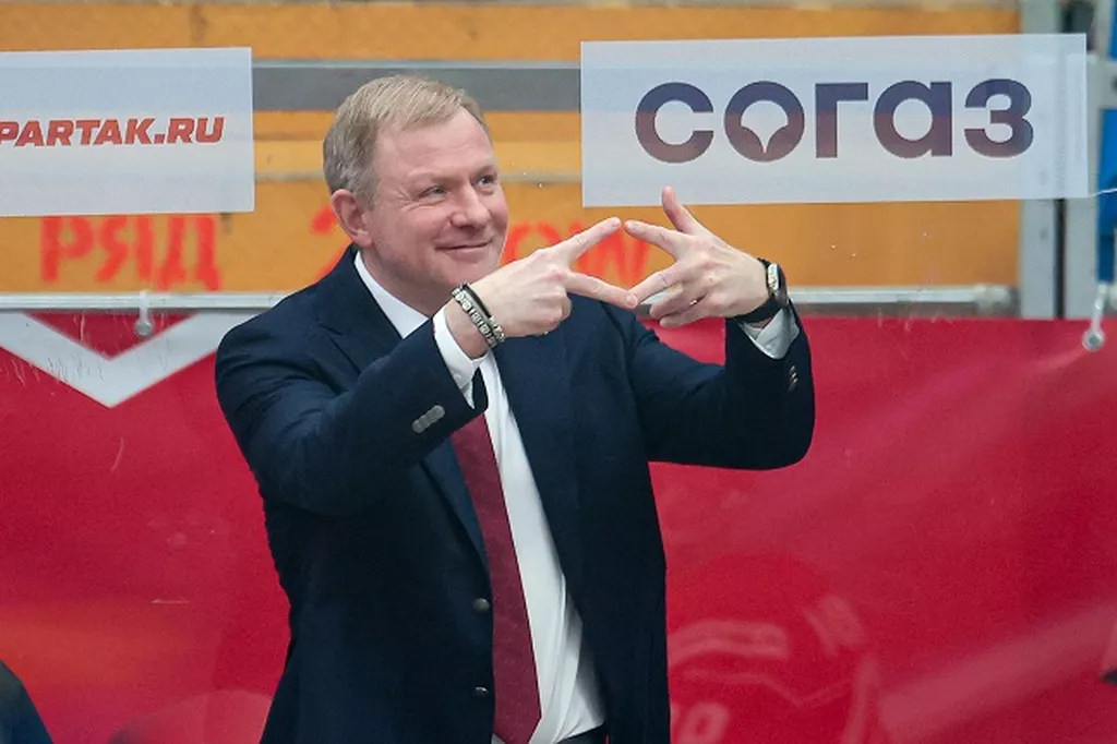 «Спартак» объявил о продлении контракта с Алексеем Жамновым
