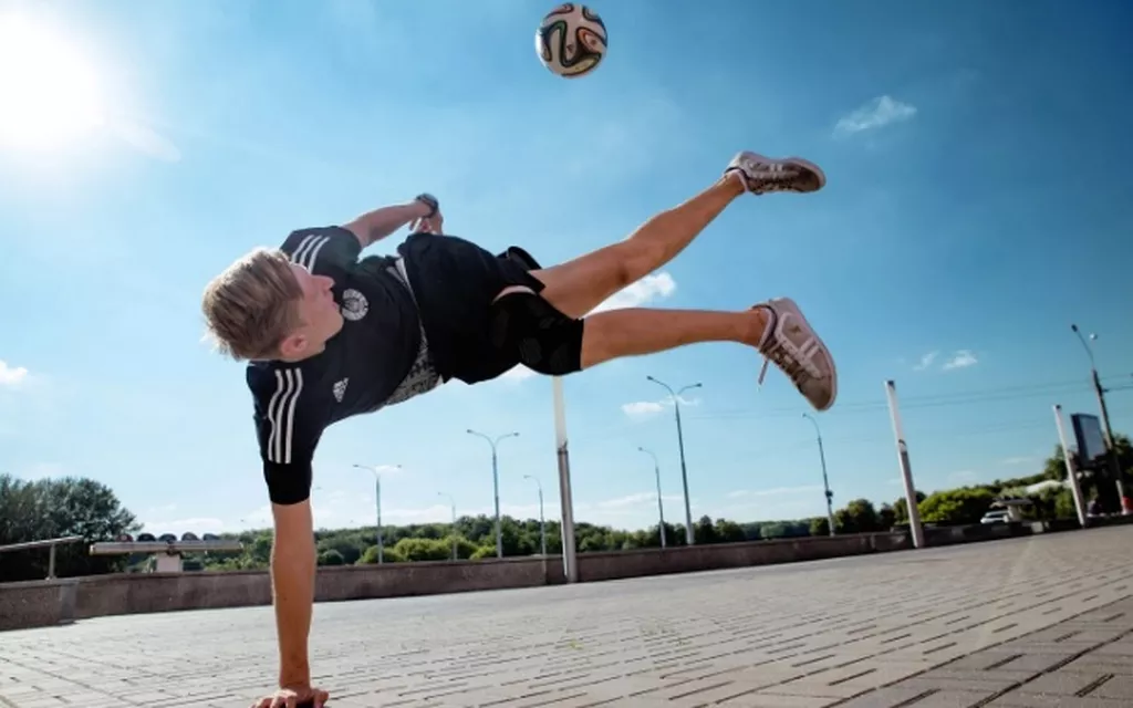 Соревнования по футбольному фристайлу