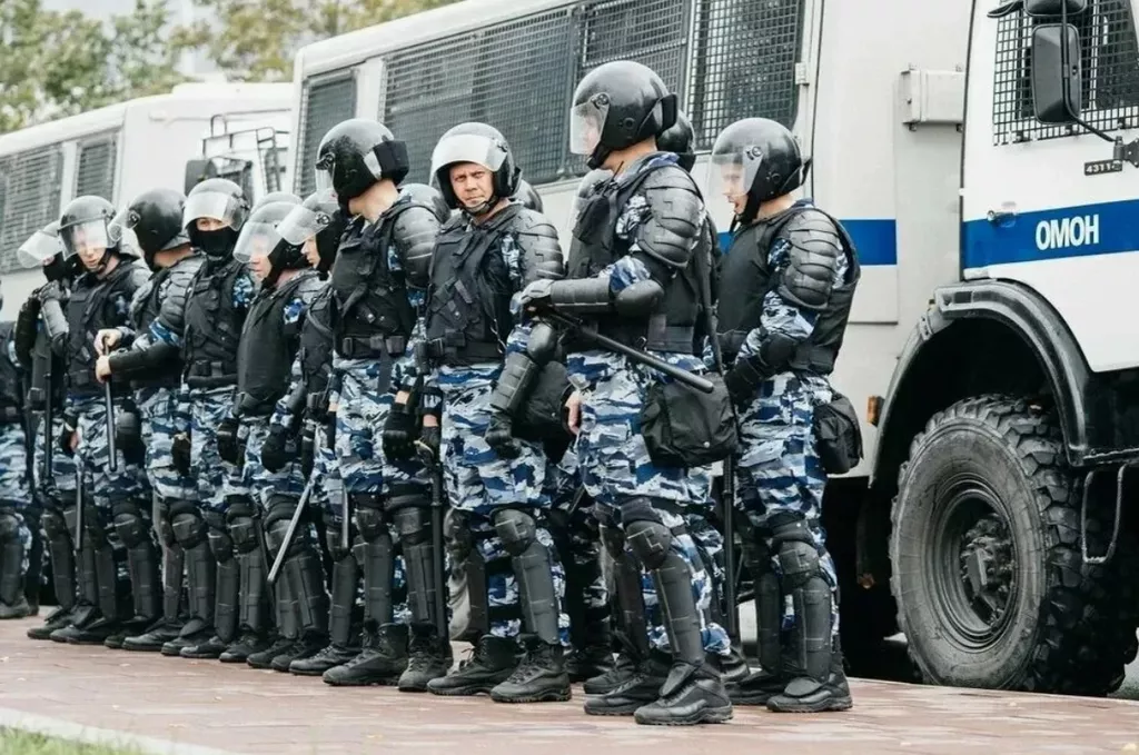 ОМОН – полицейский мобильный отряд