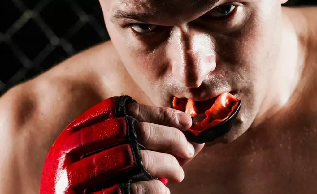 Капу необходимо подгонять под прикус для плотной фиксации