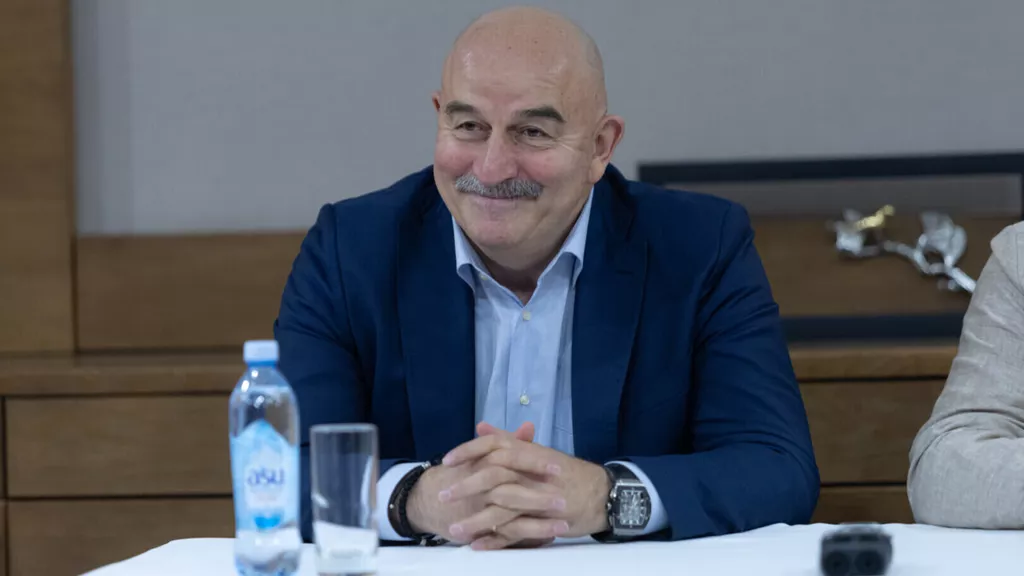 В «Ахмате» сообщили, что Черчесов завтра прилетит в Грозный для подписания контракта