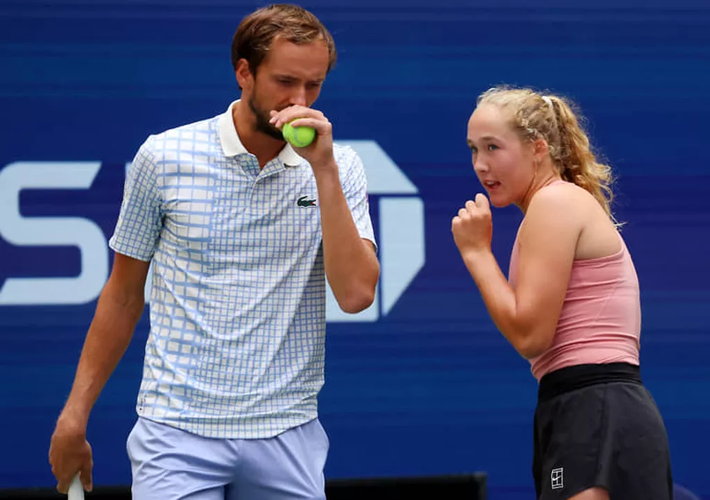 Медведев и Андреева разгромно проиграли в четвертьфинале US Open в миксте