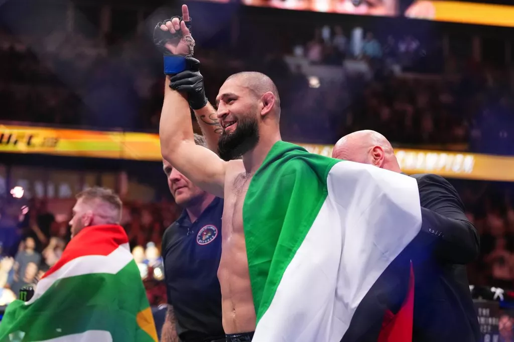 Хамзат Чимаев стал новым чемпионом UFC, победив Дрикуса дю Плесси