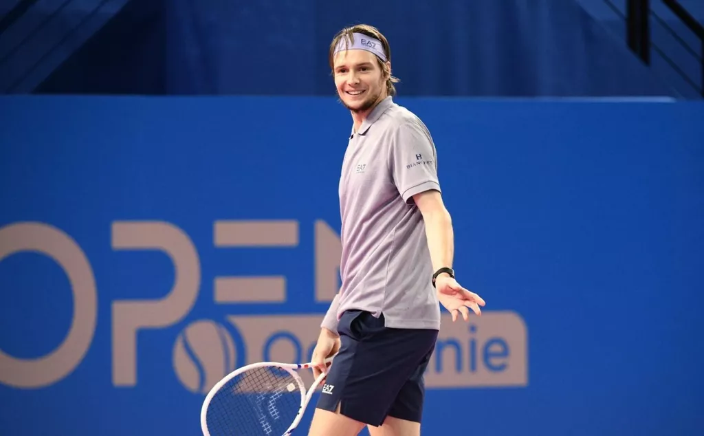 Александр Бублик стал победителем турнира ATP-250 в Ханчжоу, взяв 4-й титул в сезоне