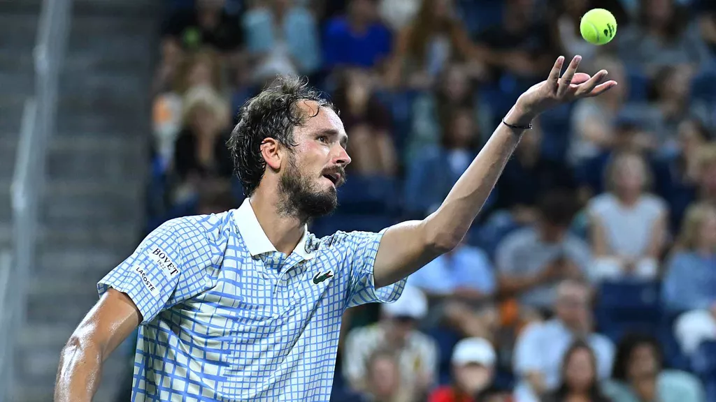 Янчук считает правильным решение Медведева принять участие в турнире ATP-250