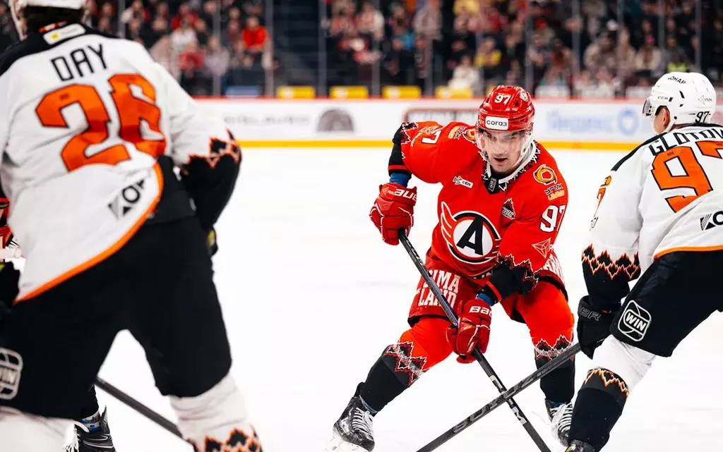 «Автомобилист» по буллитам переиграл «Трактор» в гостевом матче КХЛ