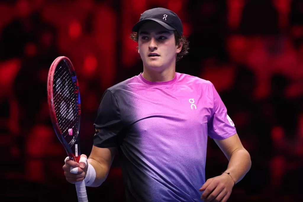 Жоао Фонсека в возрасте 19 лет выиграл турнир категории ATP-500 в Базеле