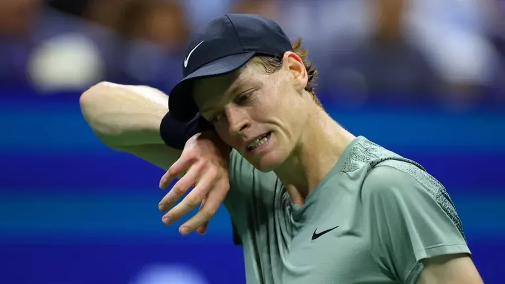 Янник Синнер вышел в третий круг «Мастерса» в Париже