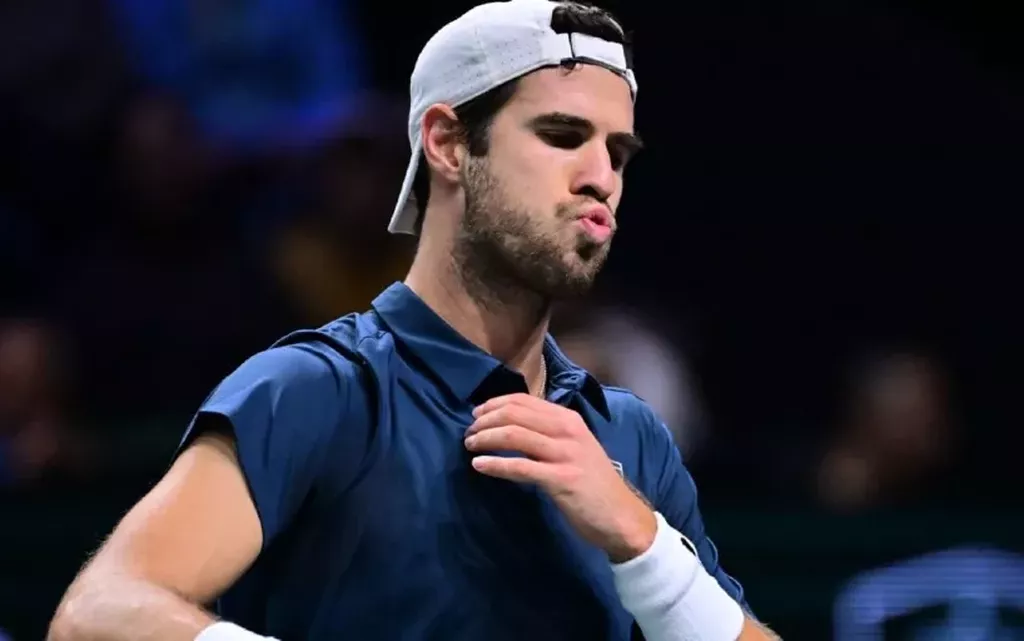 Карен Хачанов не сумел пройти в 1/4 финала «Мастерса» в Париже, уступив Алексу де Минору