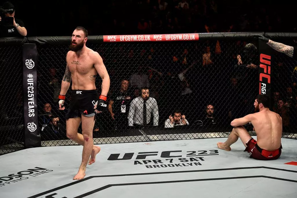 Анкалаев проиграл Перейре в первом раунде в титульном бою на UFC 320