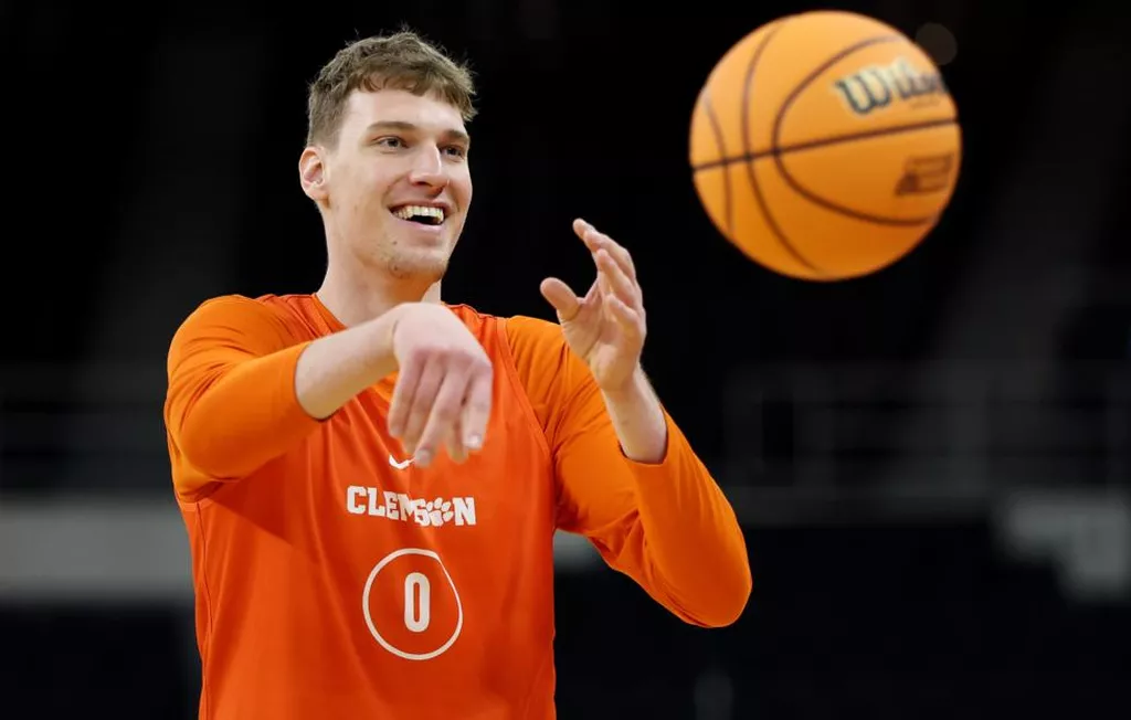 Россиянин Виктор Лахин попал в заявку фарм-клуба «Оклахомы» на сезон в G-лиге