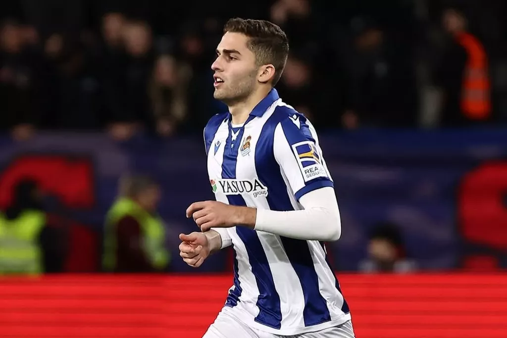 Источник: Арсен Захарян попал в сферу интересов «Пари Сен-Жермен»