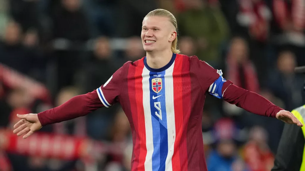 Норвегия разгромила Эстонию в матче отбора на ЧМ-2026 благодаря дублям Холланда и Сёрлота