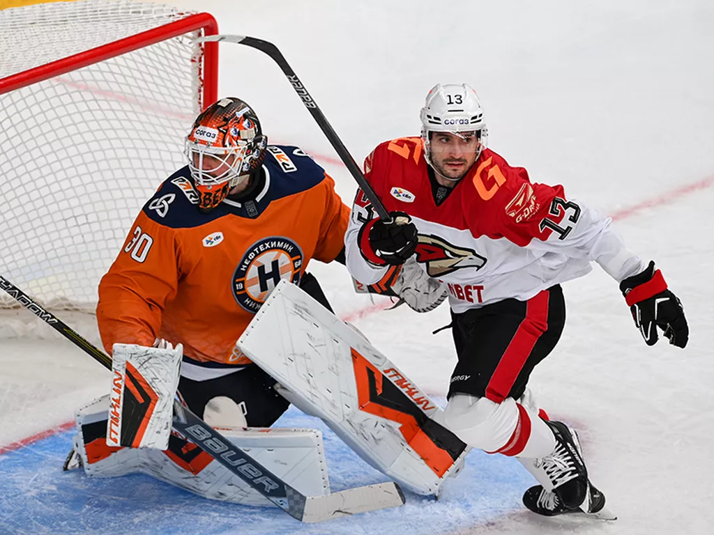 «Нефтехимик» обыграл «Авангард», отыгравшись со счёта 3:5 и забросив шайбу на последней секунде