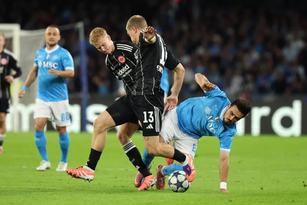 «Наполи» сыграл вничью с «Айнтрахтом» в матче 4-го тура общего группового этапа ЛЧ