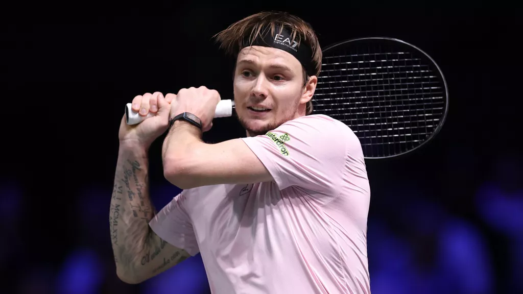 Александр Бублик проиграл Оже-Альяссиму в полуфинале «Мастерса» в Париже