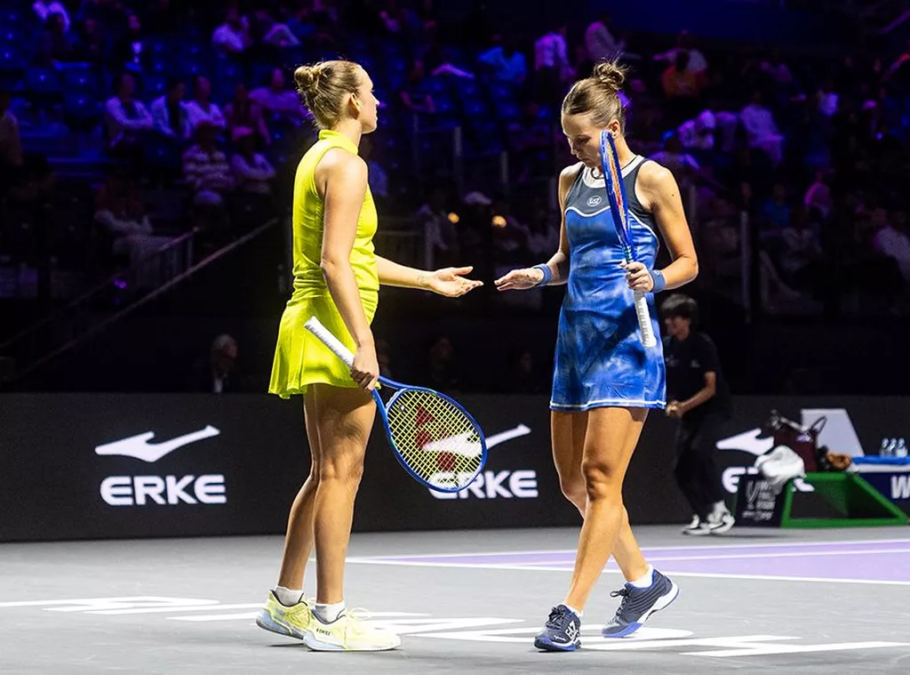 Вероника Кудерметова и Элисе Мертенс вышли в полуфинал парного Итогового турнира WTA — 2025