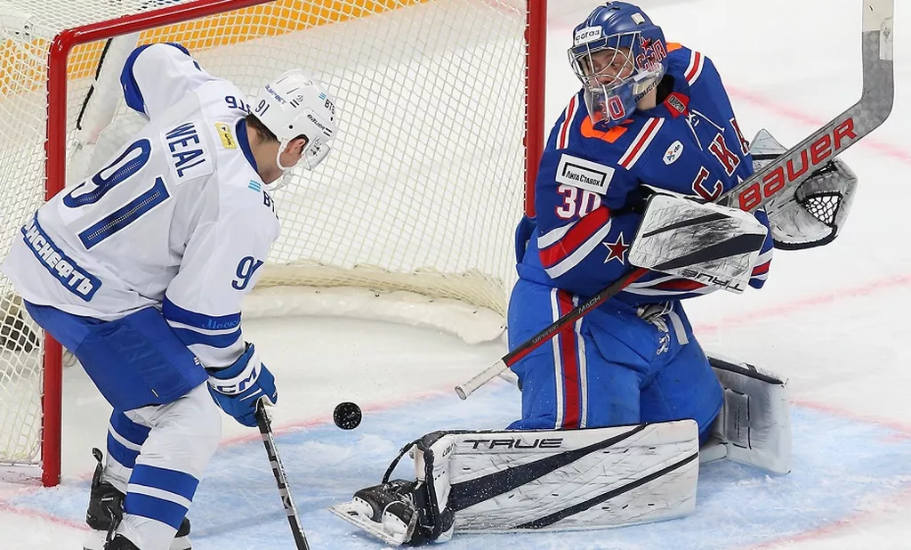 Московское «Динамо» выиграло пятый матч подряд в КХЛ, обыграв на выезде СКА