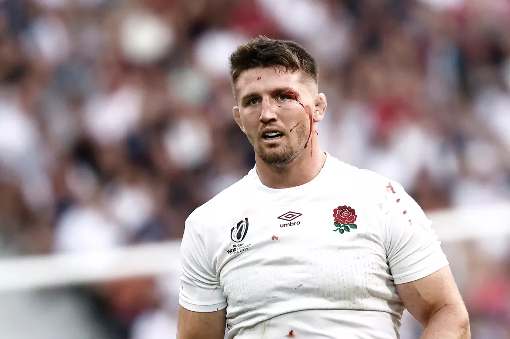 Игрок сборной Англии по регби дал пощечину тренеру соперника после матча