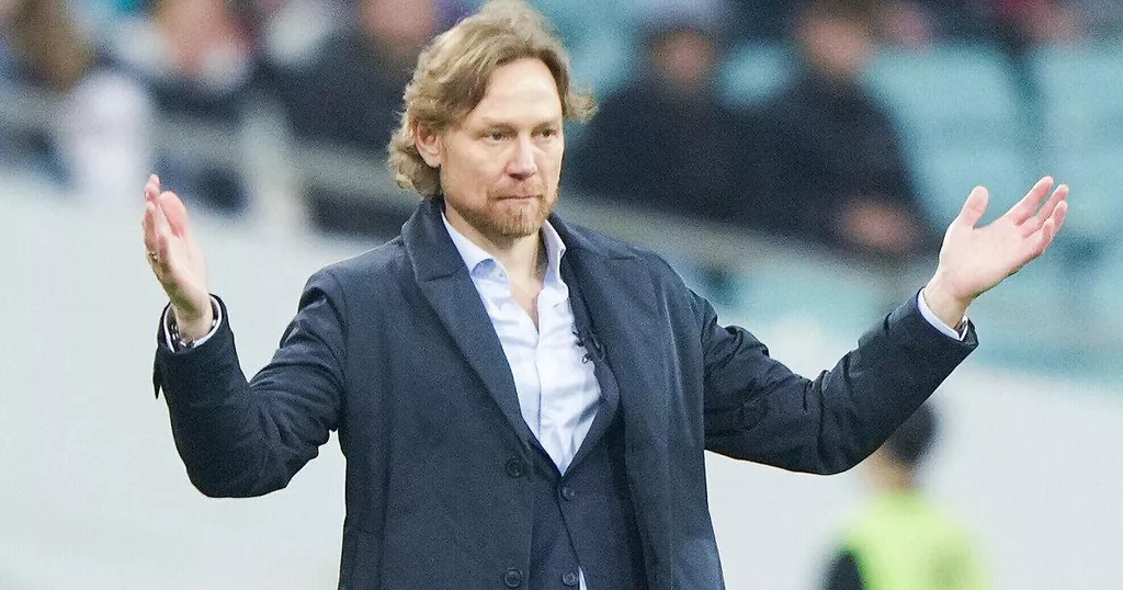 Дьяков раскритиковал Карпина за отсутствие стартового состава у сборной России