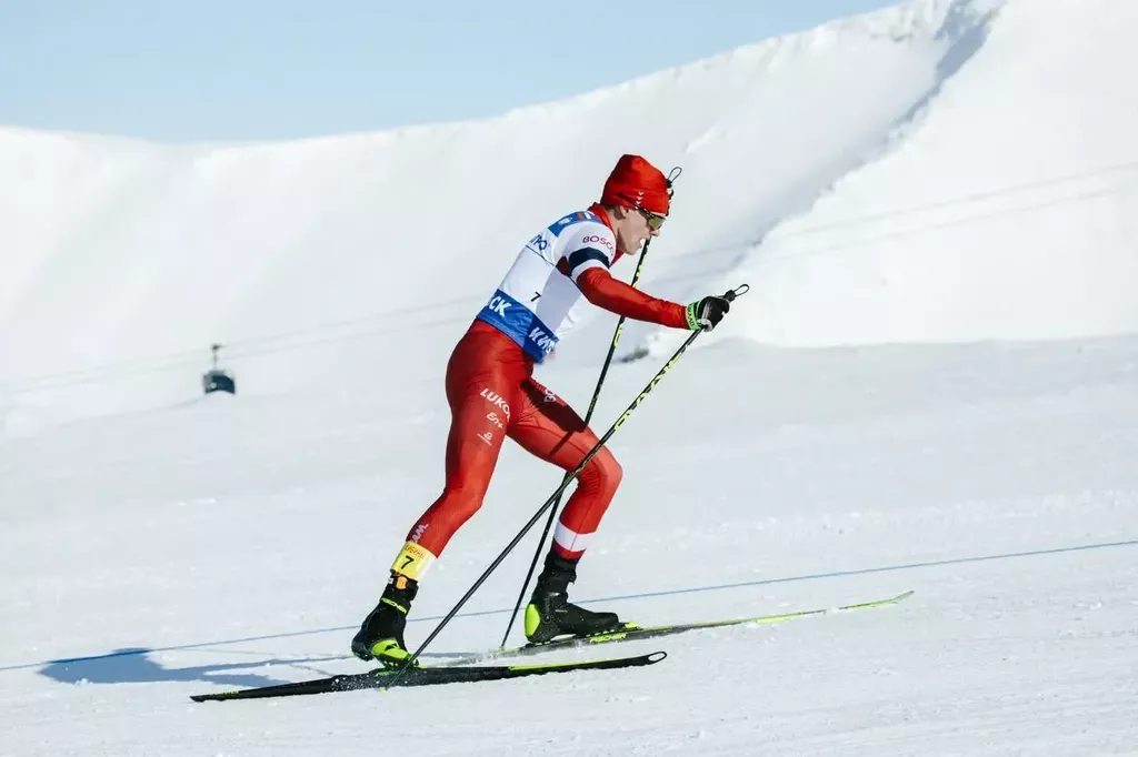 Большунов заявил, что ожидает длительную дисквалификацию за толчок Бакурова в спину