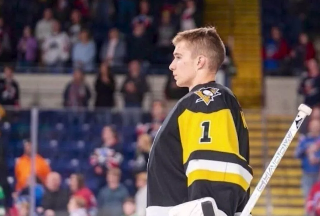 Российский вратарь «Питтсбурга» Сергей Мурашов дебютирует в НХЛ на игре с «Лос-Анджелесом»