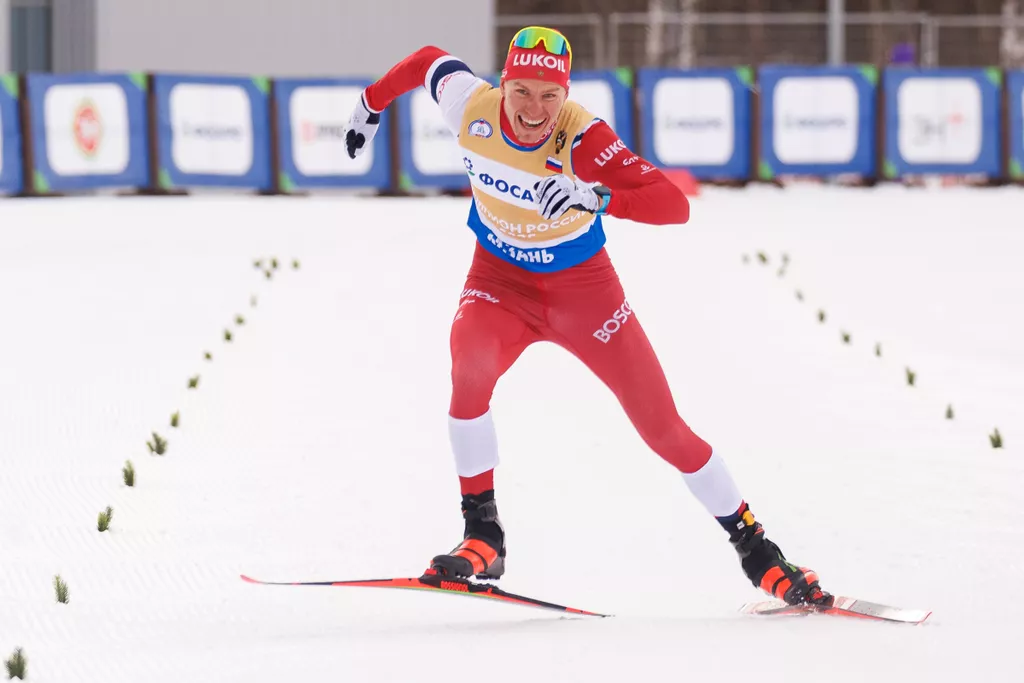 Александра Большунова дисквалифицировали за нападение на соперника после гонки Кубка России