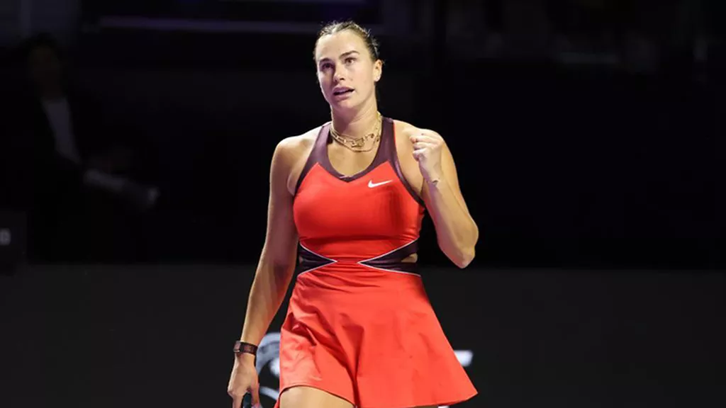 Арина Соболенко обыграла Кори Гауфф и вышла в полуфинал Итоговом турнира WTA — 2025