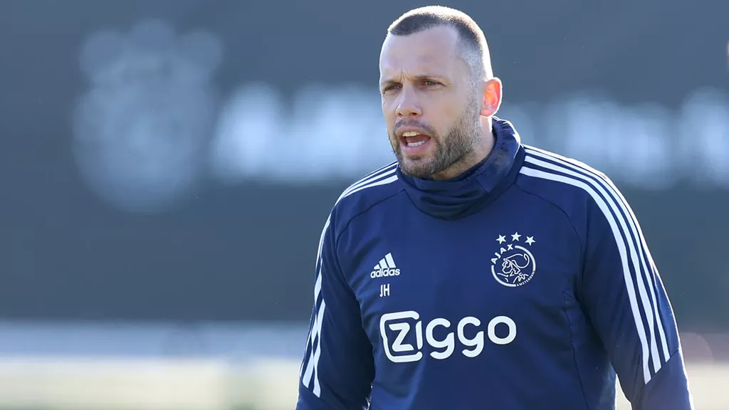 «Аякс» уволил Джона Хейтингу с поста главного тренера клуба