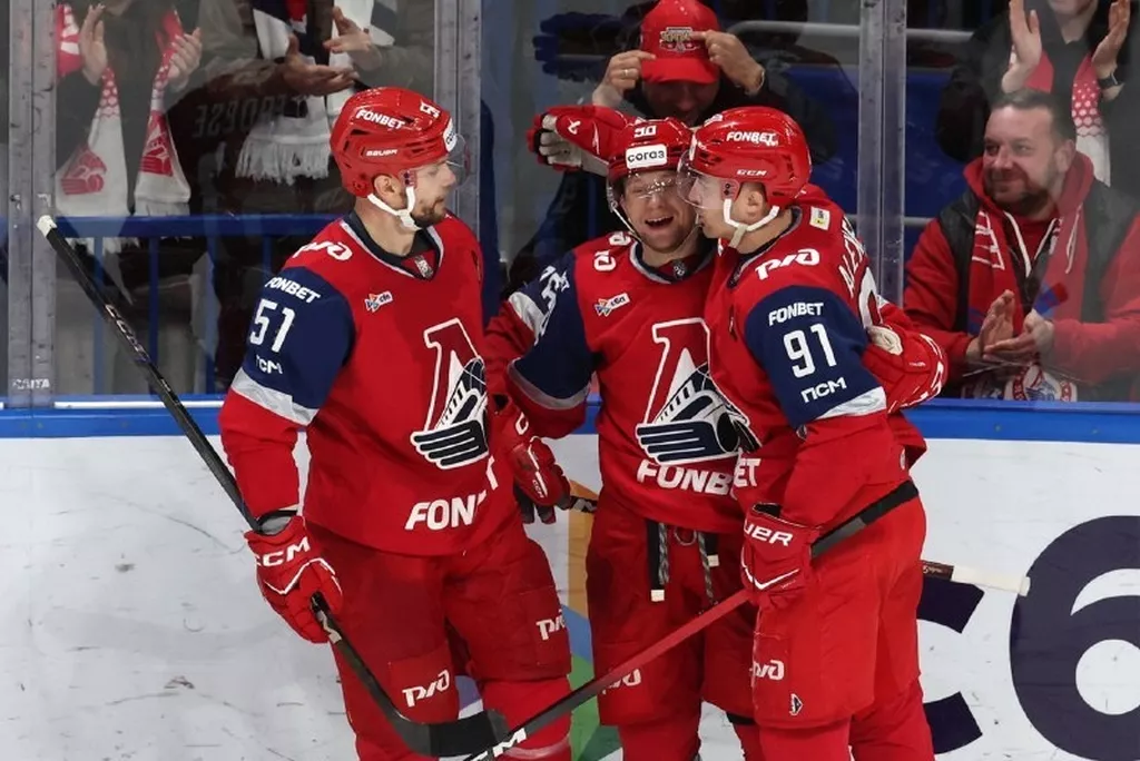 «Локомотив» обыграл «Спартак» в матче КХЛ с девятью заброшенными шайбами