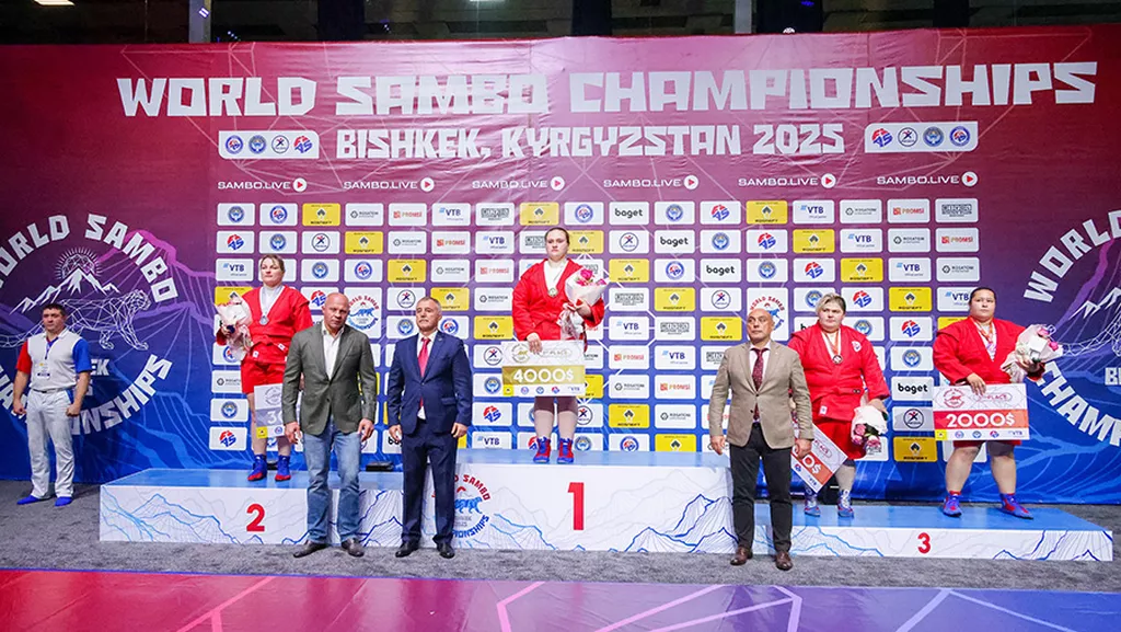 Российские спортсмены выиграли четыре золотые медали на второй день ЧМ по Самбо в Бишкеке