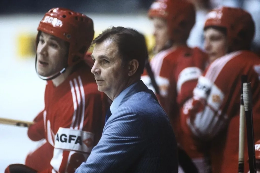 Шестаков вспомнил о работе Виктора Тихонова в ЦСКА: он жил в лучших отелях Канады, а тут какая-то гостиница «Речная», где тараканы и клопы