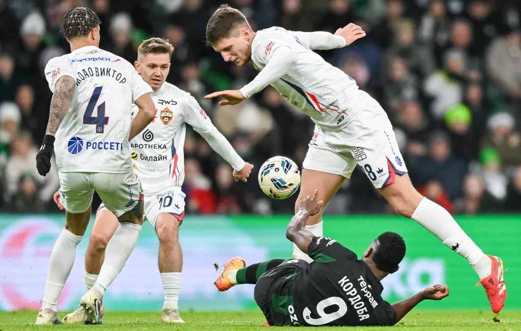 «Бедолагу реально же бьют». Первак – о симуляциях Кордобы