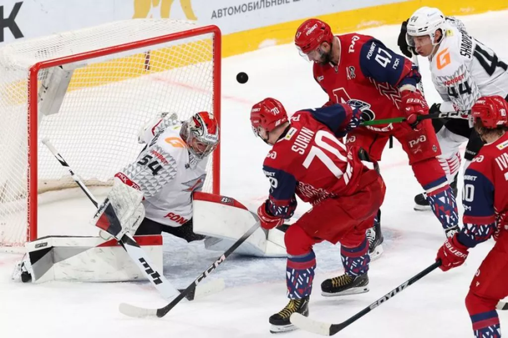 «Локомотив» в непростом домашнем матче КХЛ обыграл «Адмирал»