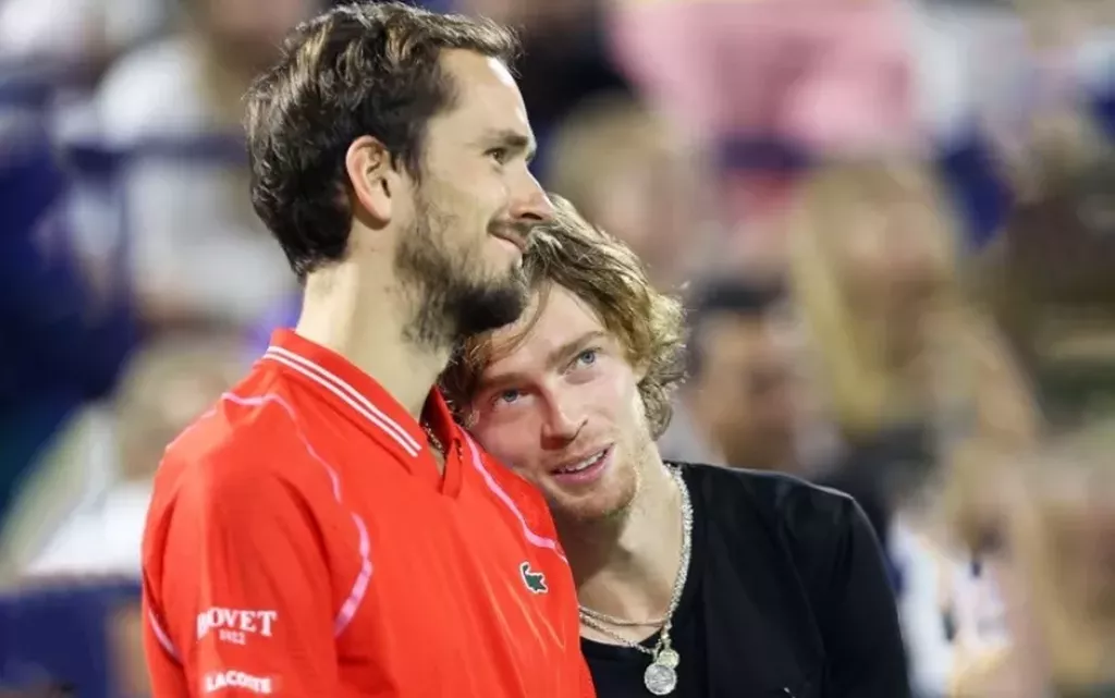 Янчук назвал 2025 год провальным для Медведева и Рублева