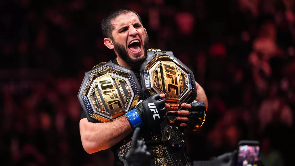 MMAFighting признал Ислама Махачева лучшим бойцом 2025 года