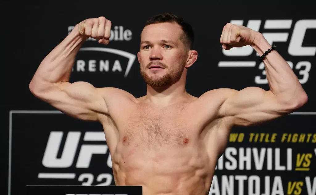 Пётр Ян победил Мераба Двалишвили и вернул чемпионский пояс UFC