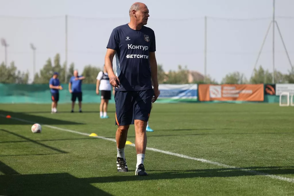 «Урал» объявил о расторжении контракта с главным тренером Ромащенко