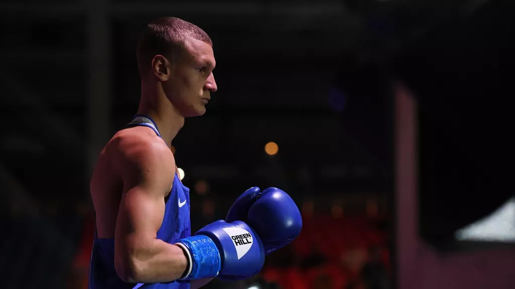 Российский боксер Илья Попов с победы стартовал на ЧМ по боксу в Дубае