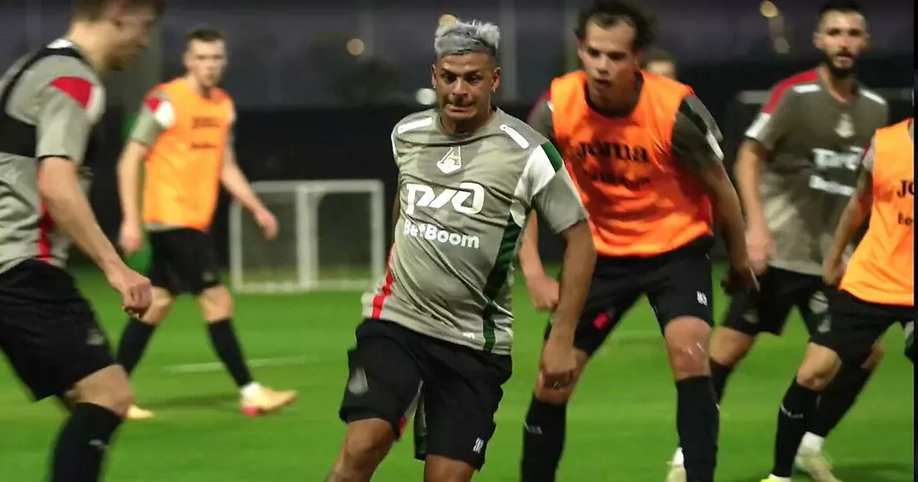 Ветеран «Локомотива» Сенников — о лишнем весе Веры на сборах: даже не поверишь, что это футболист