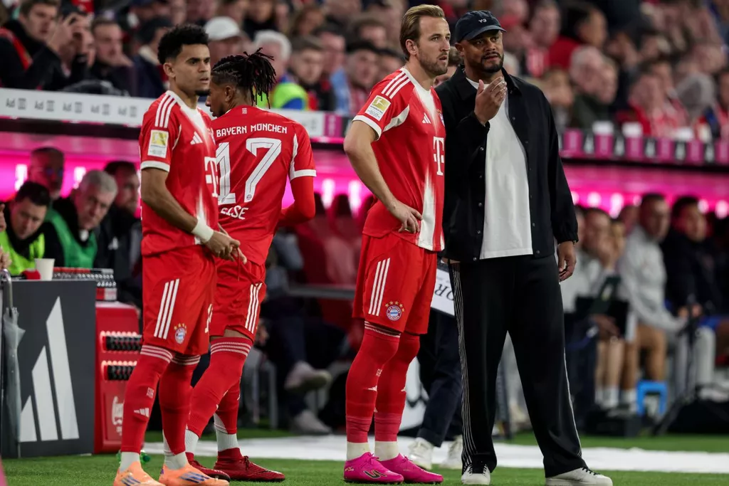 «Бавария» сенсационно уступила «Аугсбургу», потерпев первое поражение в сезоне Бундеслиги