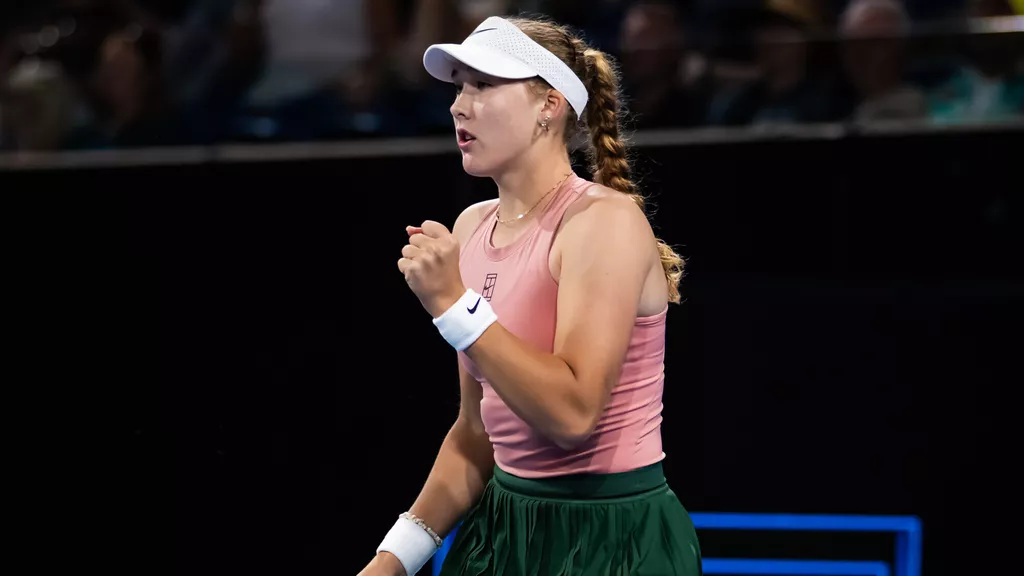 Мирра Андреева обыграла Мари Боузкову и вышла в четвертьфинал турнира в Аделаиде