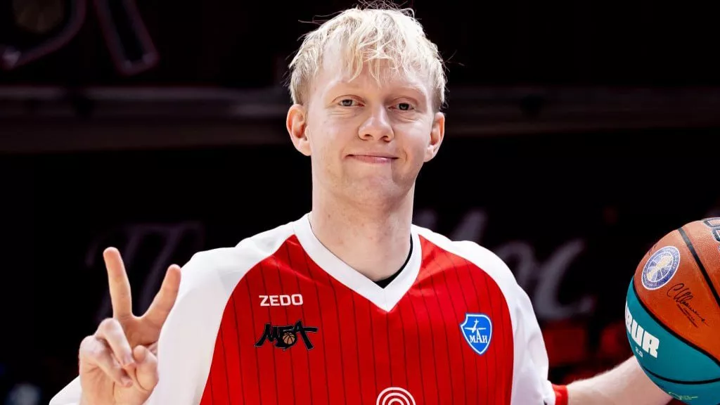 Российского баскетболиста Касаткина отпустили из французской тюрьмы и отправили в Москву