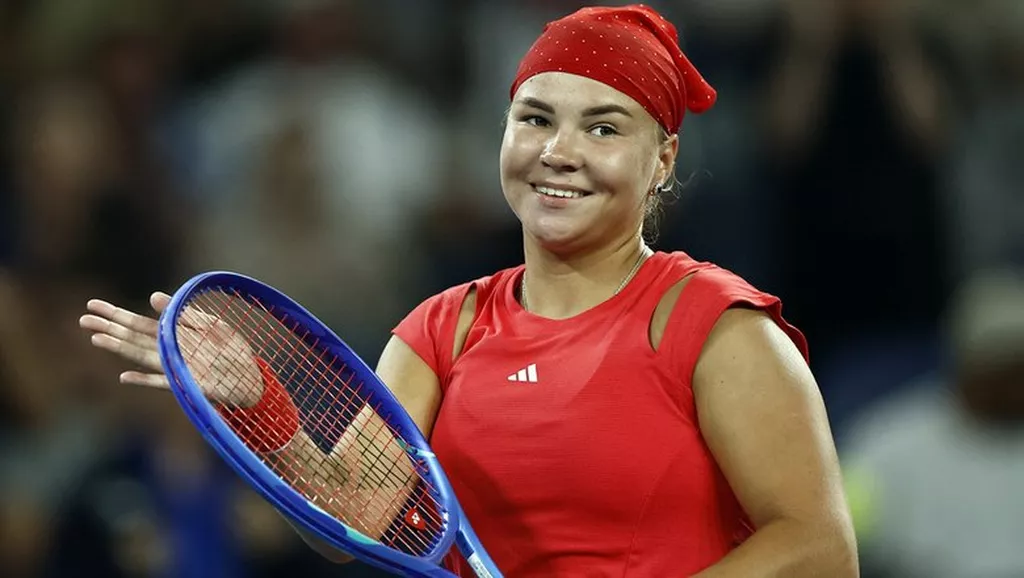 Шнайдер вышла в полуфинал турнира в Аделаиде, где может сыграть с Андреевой